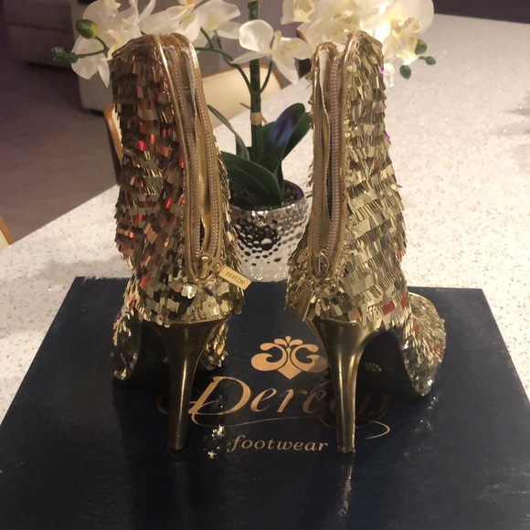 Dereon gold colored booties - Picture 2 of 4